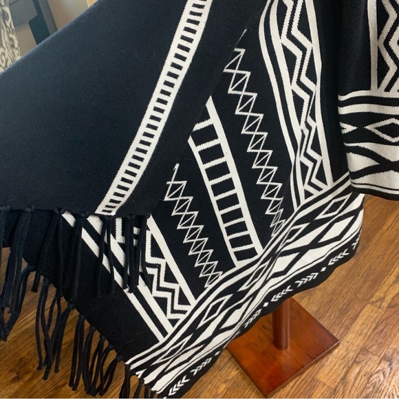 Chico's Aztec Wrap Cardigan Size 1 (Small 8/10) - Picture 9 of 12